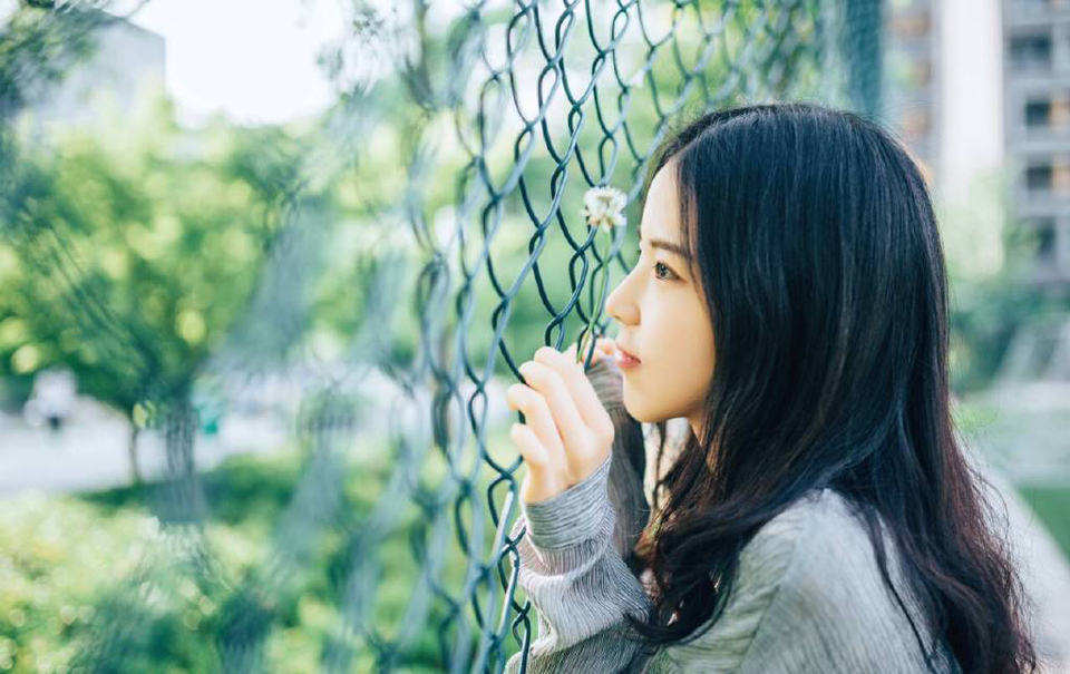 岁月极美，在于它必然的流逝。春花秋月夏日冬雪。